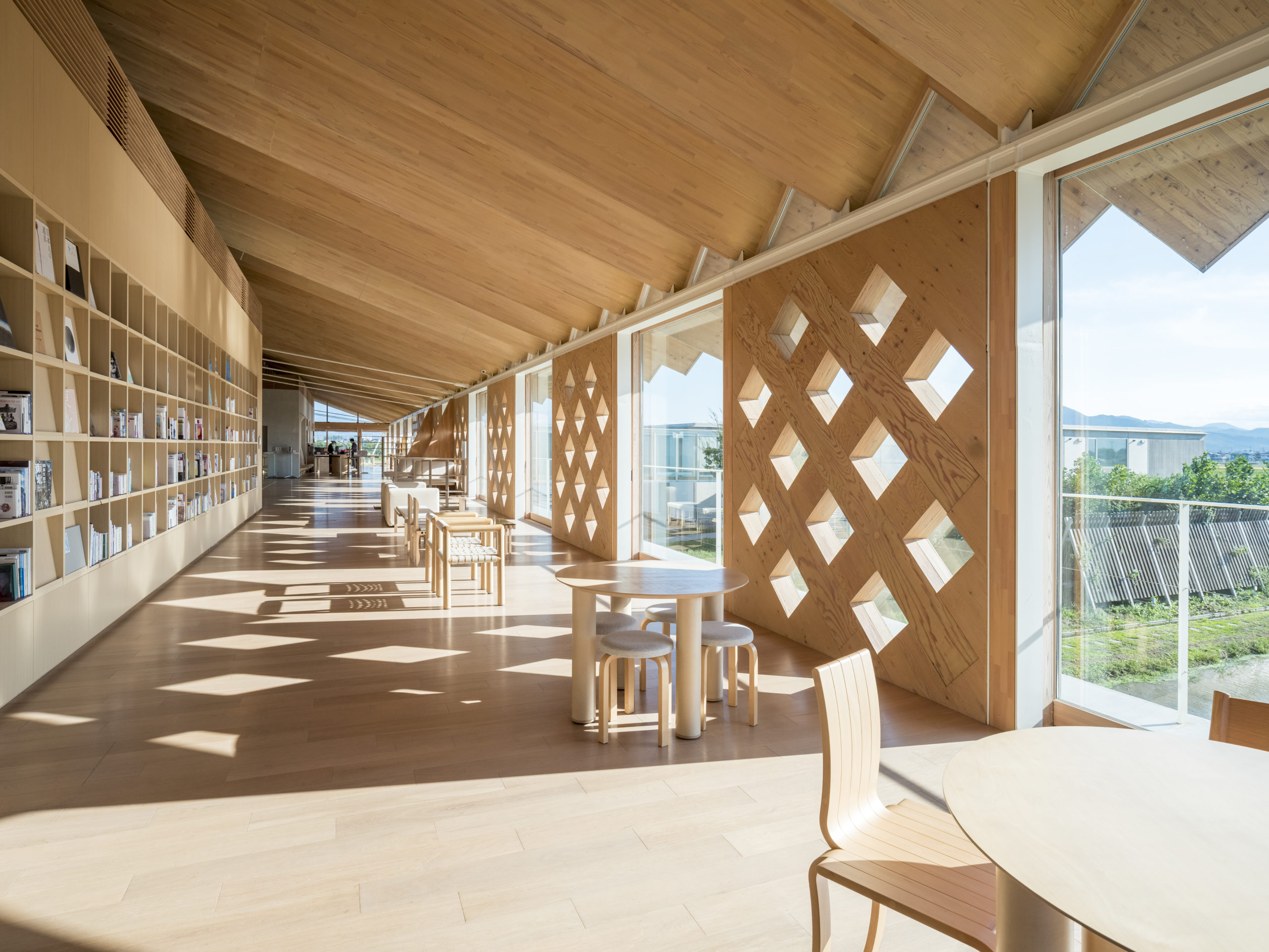 スイデンテラス内観