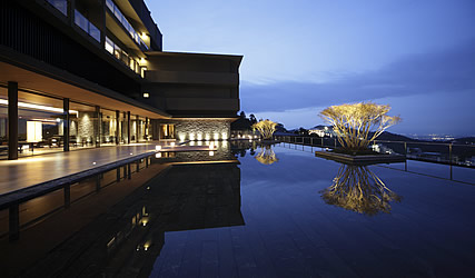 東急ハーヴェストクラブ有馬六彩(和食調理)_館内施設(ラウンジ前テラス)