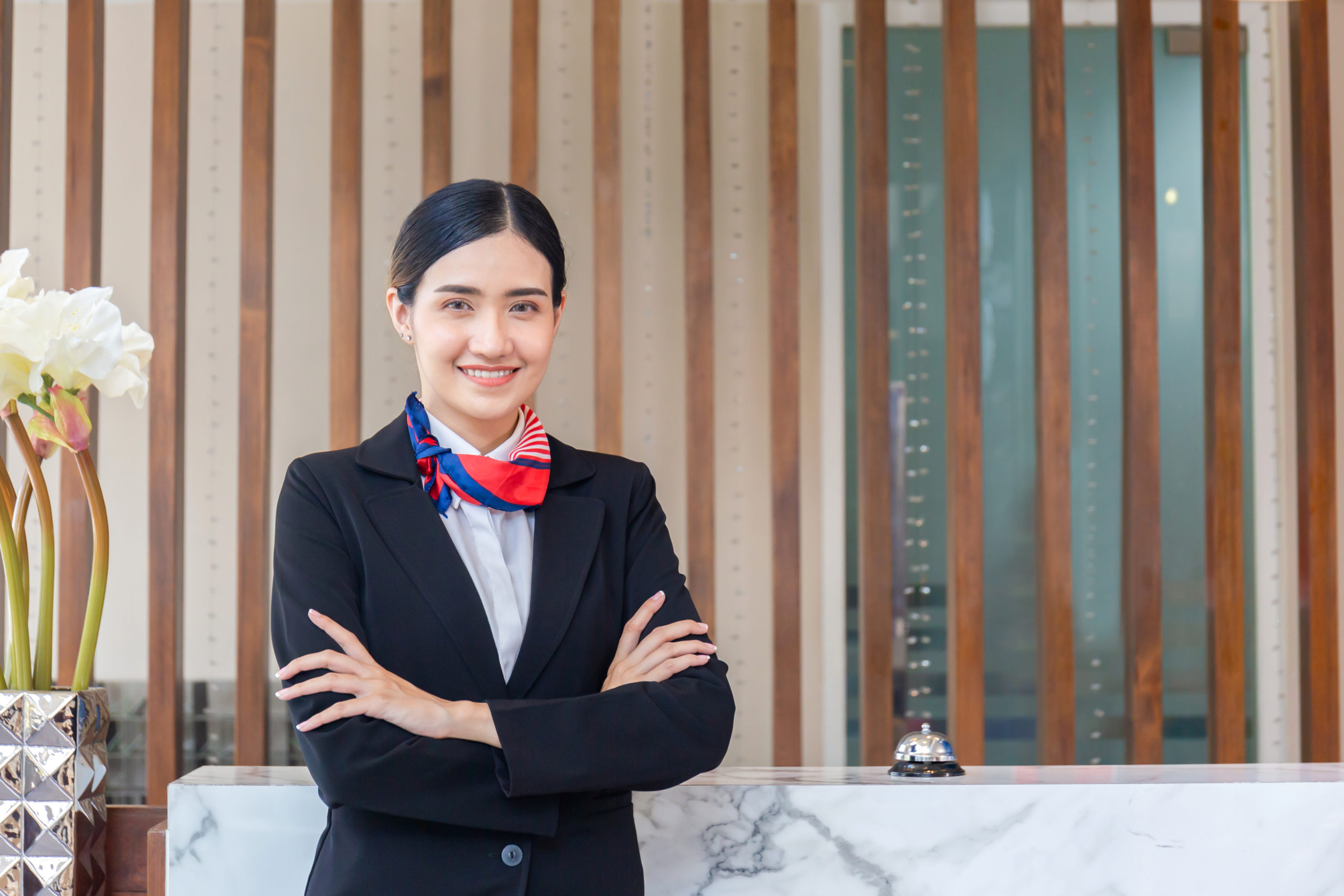 フロントスタッフの女性